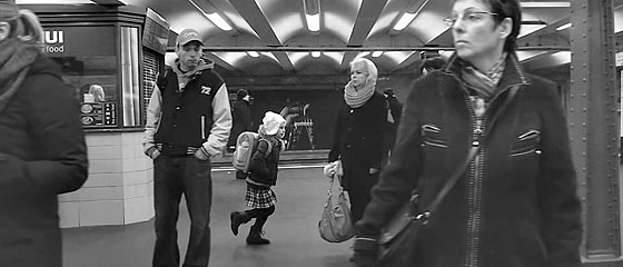 【動画】ありふれた日常の時が止まったように感じる、地下鉄の駅へ滑り込む列車からハイスピードカメラで撮影した映像作品『 Stainless 』