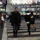 【動画】そして時は逆転するっ！？後ろ歩きをする男性を撮影し、逆再生する事で得られるとても不思議な東京の光景『 TOKYO REVERSE 』