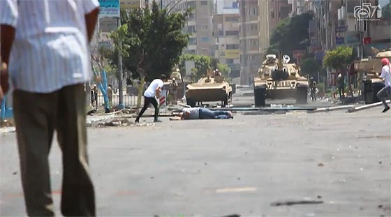 酷い様相を呈してきたエジプト政府治安部隊による、デモを行う無抵抗の市民への発砲