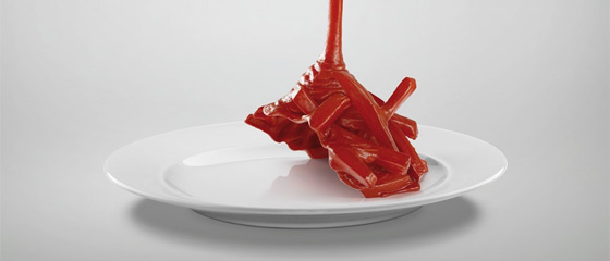 HEINZのケチャップが無ければ、料理は存在しないも同然？！という驚く表現のポスター広告