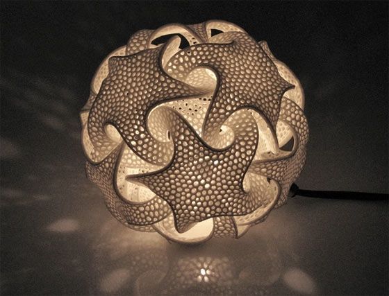 3Dプリンターで創る事を活かした、複雑で幾何学的な形状の照明器具_床置きタイプ