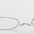 【ｵｽｽﾒ】薄さはわずか2mm！2013年度GマークBEST100も受賞した、新しい丁番の形を活かした驚く薄さの老眼鏡『 Paper glass 』